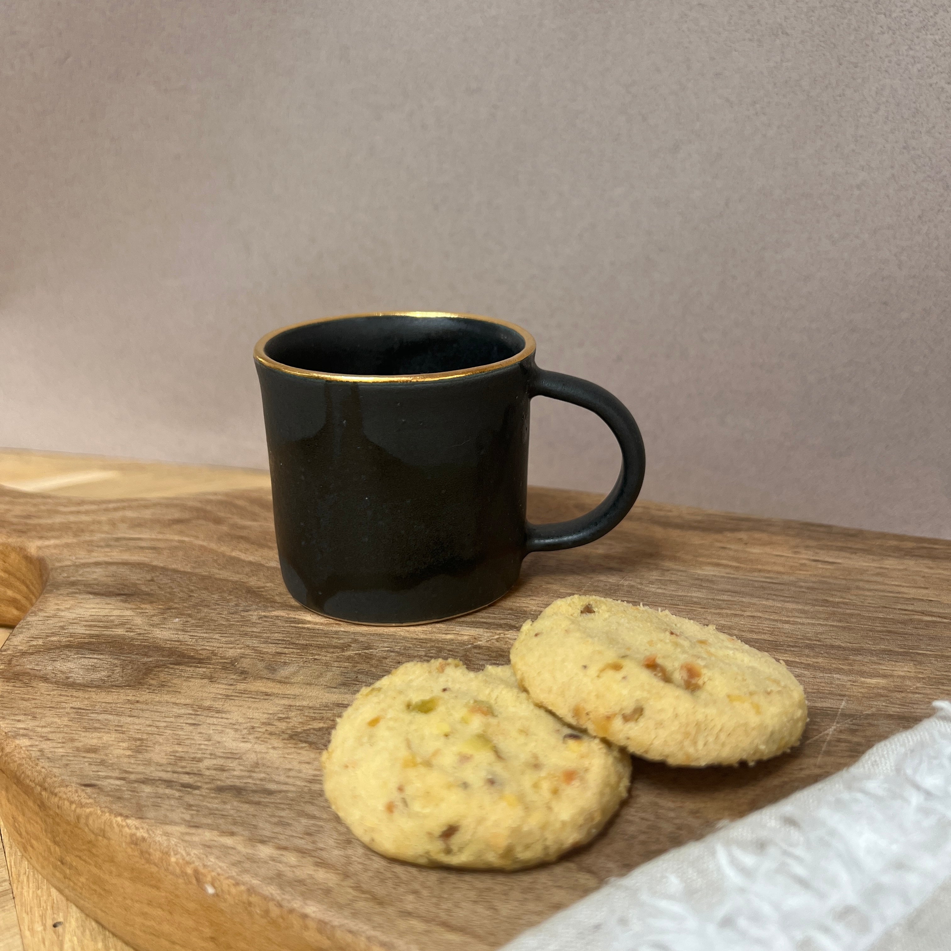 Luxury Stoneware Gold and Black Mugs