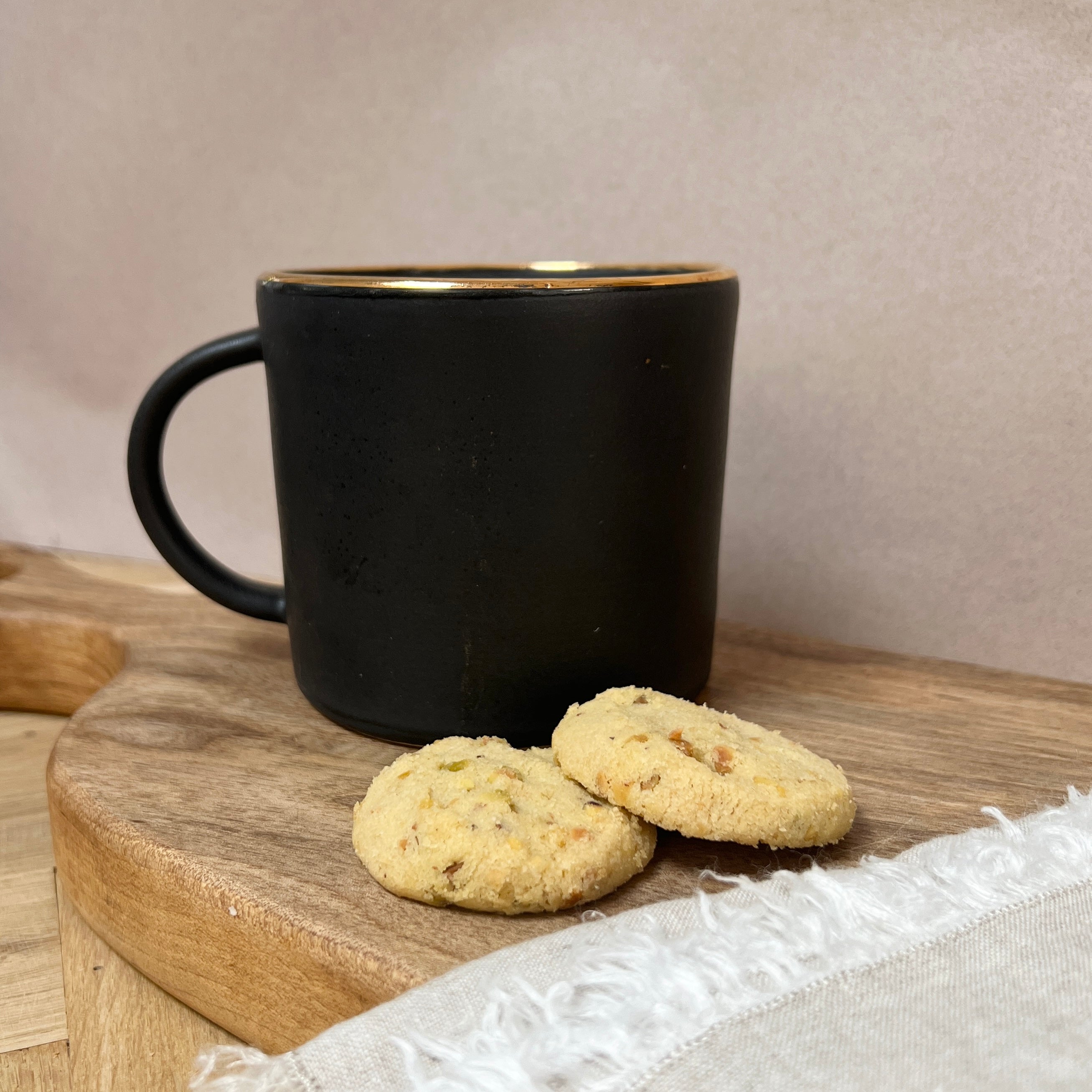 Luxury Stoneware Gold and Black Mugs