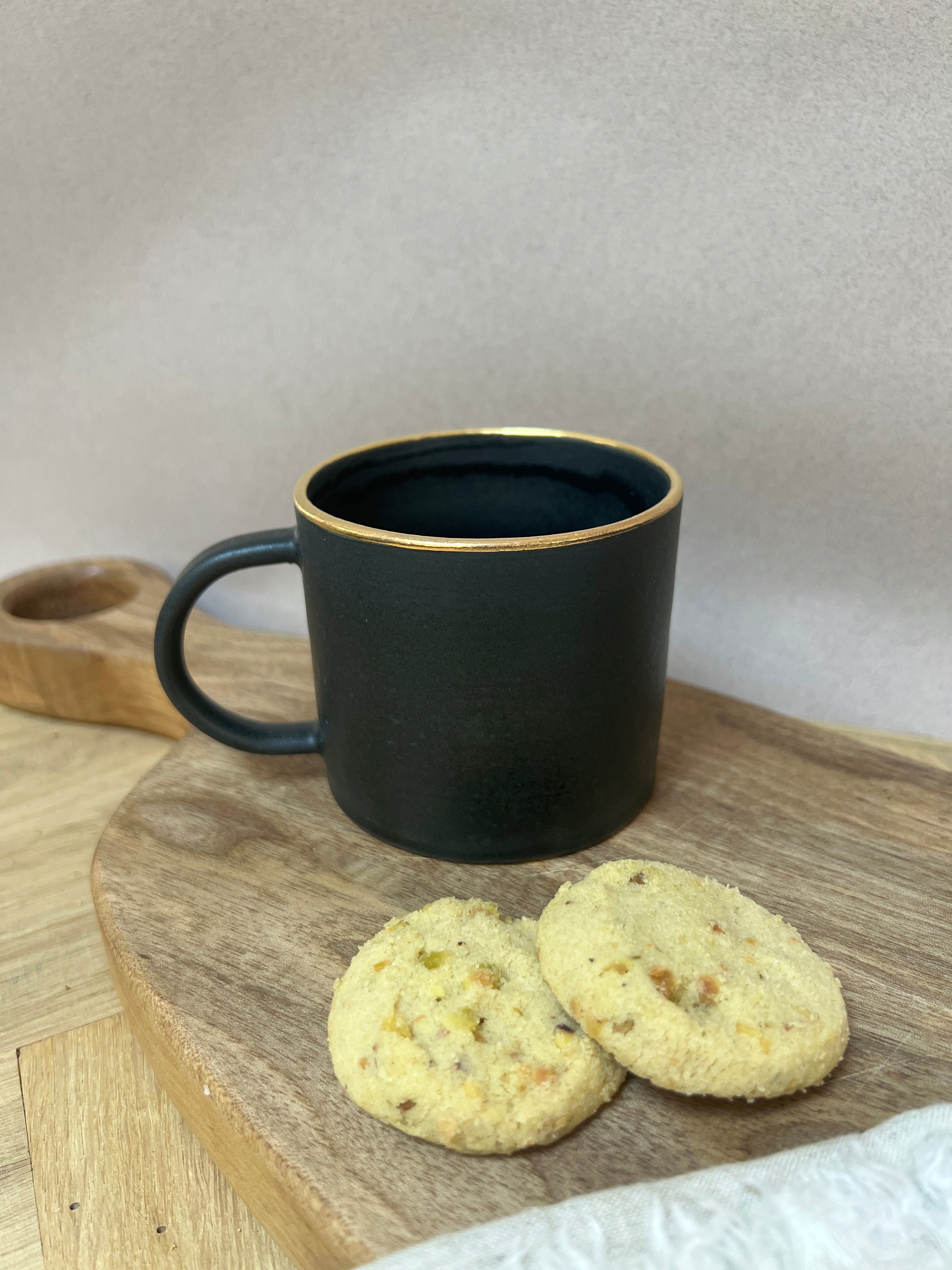 Luxury Stoneware Gold and Black Mugs